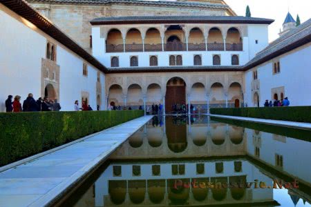 Дворец Комарес Дворец Комарес