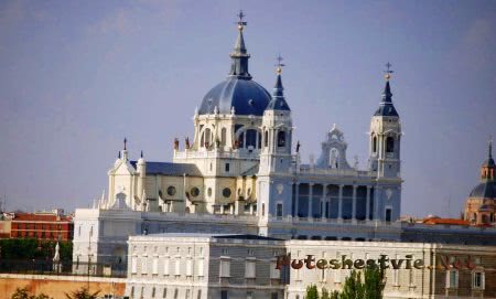 Кафедральный собор Санта-Мария-ла-Реаль-де-Ла-Альмудена