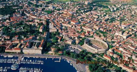 Город Пула в Хорватии Город Пула в Хорватии