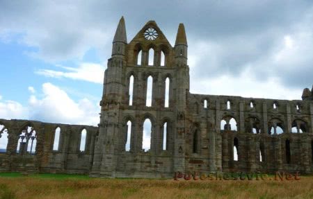 Город Уитби (Whitby) в Англии Город Уитби (Whitby) в Англии