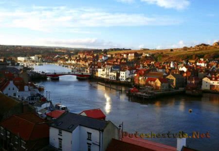 Город Уитби (Whitby) в Англии Город Уитби (Whitby) в Англии