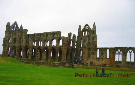 Город Уитби (Whitby) в Англии Город Уитби (Whitby) в Англии