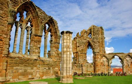 Город Уитби (Whitby) в Англии Город Уитби (Whitby) в Англии