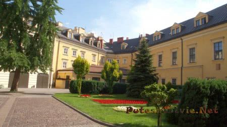 Епископский дворец Епископский дворец