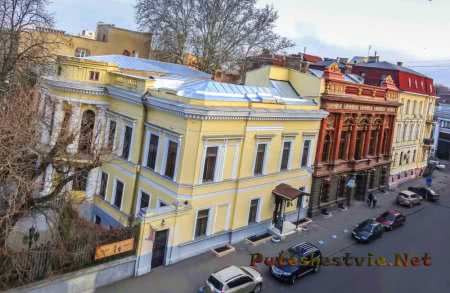 Дворец графов Толстых