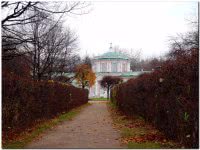 Большая каменная оранжерея