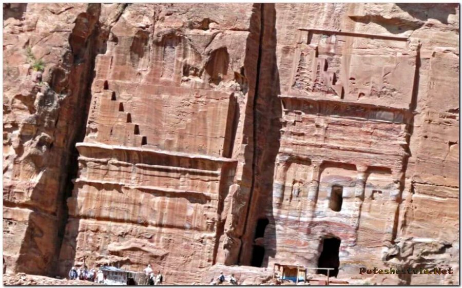 Шелковая гробница