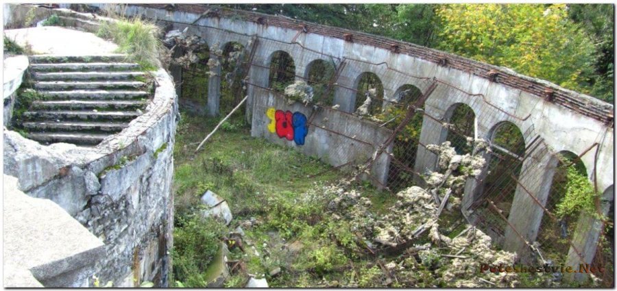 Заброшенный ресторан на горе Ахун