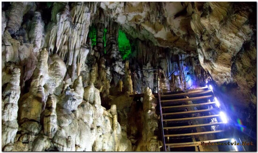 Азишская пещера в Адыгее