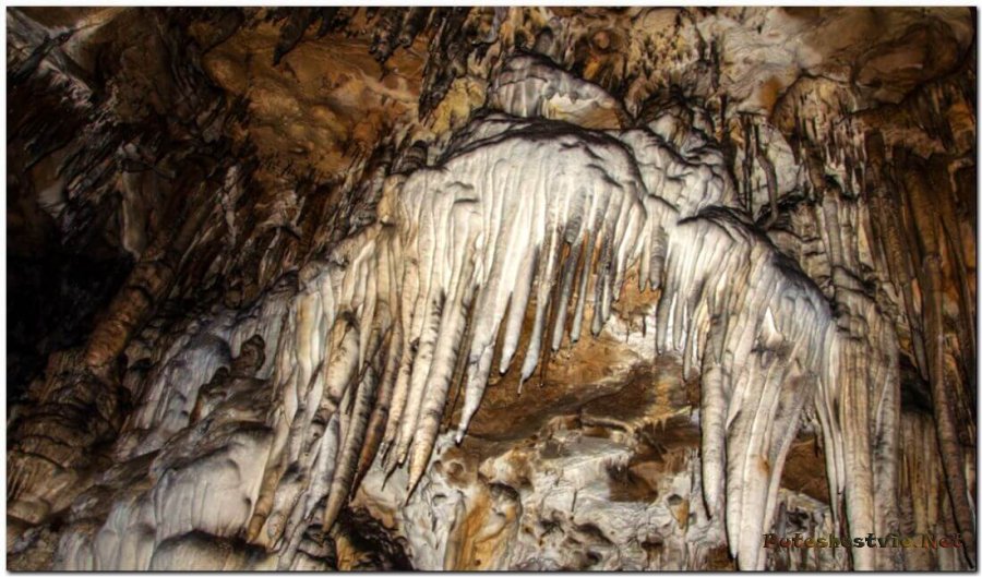 Азишская пещера в Адыгее