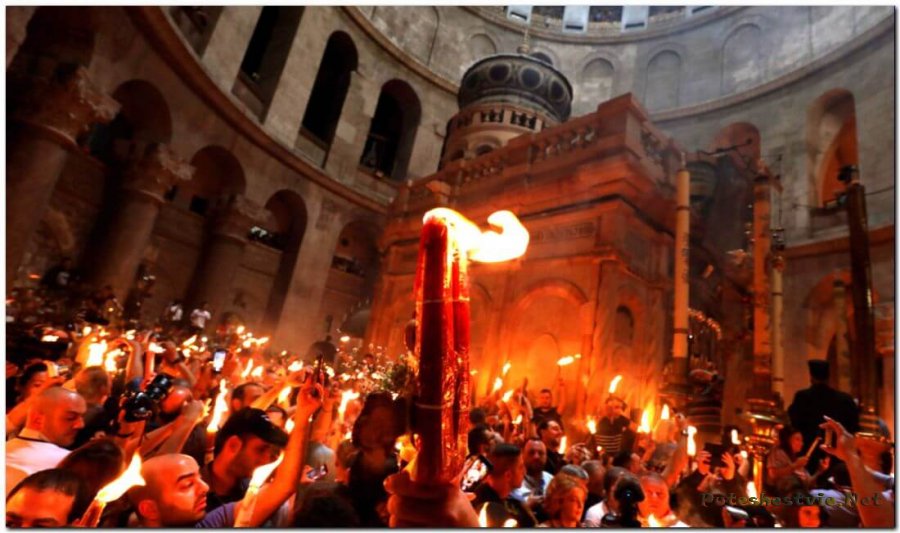 Схождение Благодатного огня в Храме Гроба Господня Схождение Благодатного огня в Храме Гроба Господня