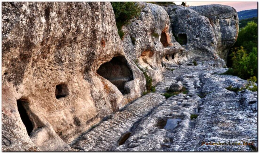 Пещерный город Эски-Кермен в Крыму