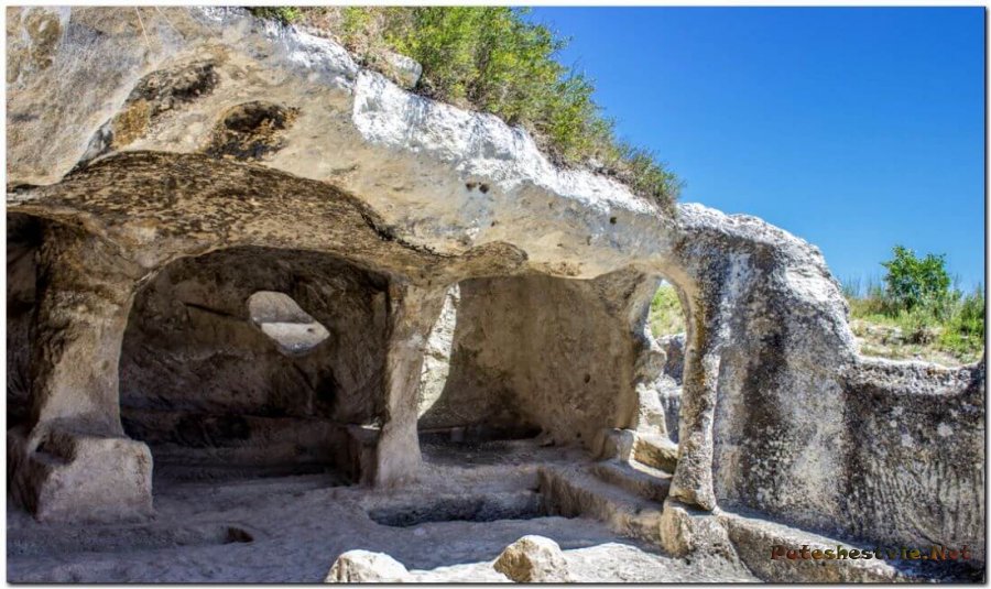 Пещерный город Эски-Кермен в Крыму