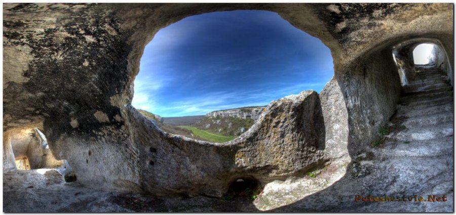 Пещерный город Эски-Кермен в Крыму