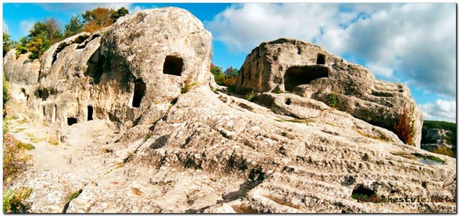 Пещерный город Эски-Кермен в Крыму