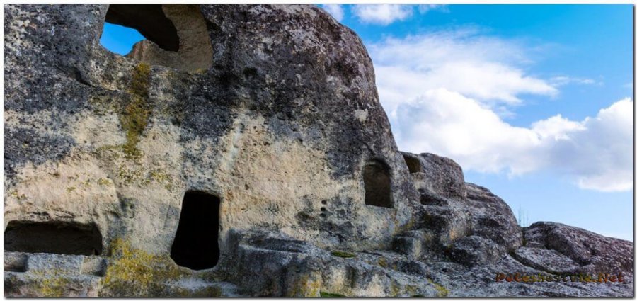 Пещерный город Эски-Кермен в Крыму