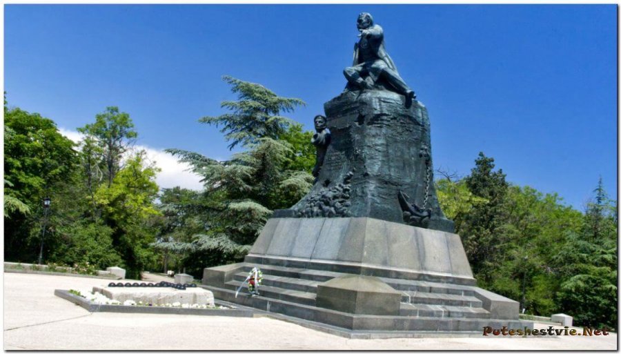 Памятник Корнилову