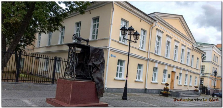 Памятник машинке Зингер Памятник машинке Зингер