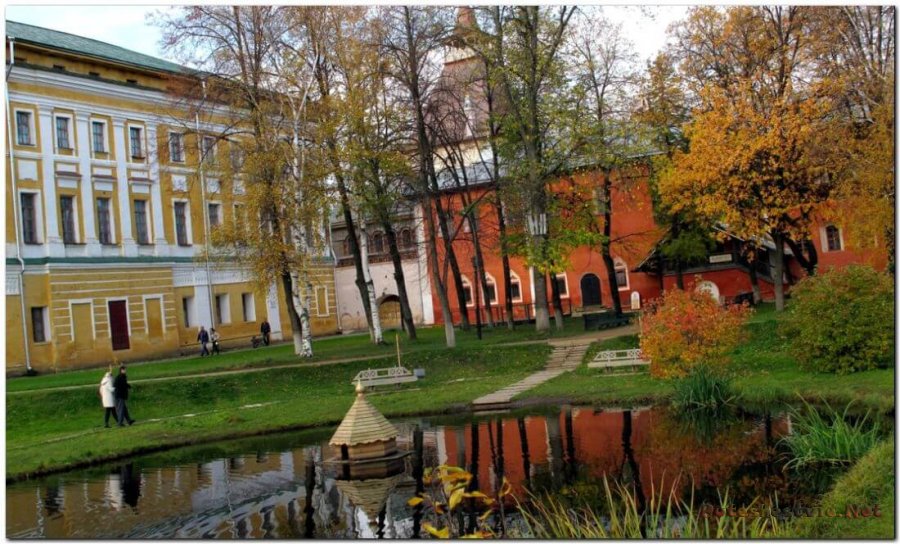 «Дом на погребах»