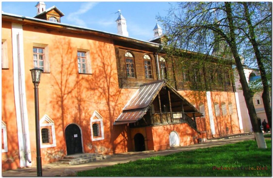 «Дом на погребах»