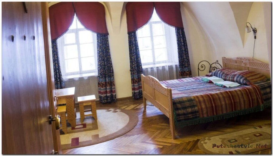 «Дом на погребах»