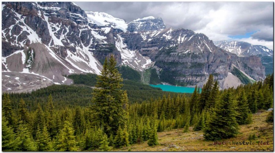 Озеро Морейн в Канаде Озеро Морейн в Канаде