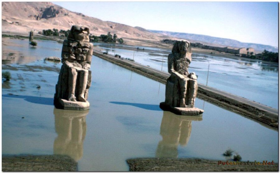 Колоссы Мемнона в Египте Колоссы Мемнона в Египте